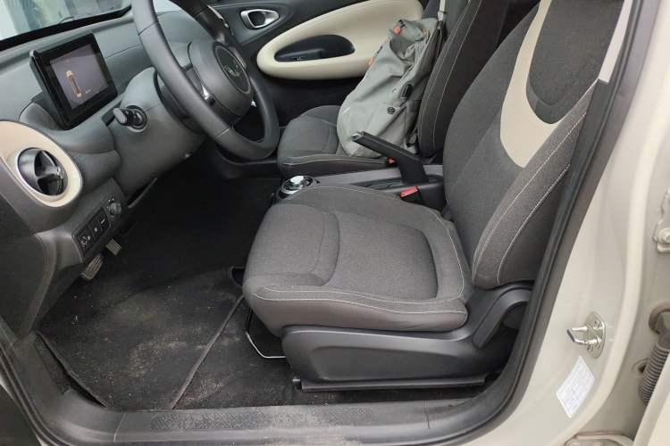 Used Wuling Bingo 2023 203km Light Edition Left Front Seat