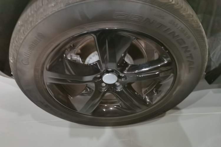 Used Land Rover Range Velar 2024 S Model Right Rear Wheel Hub