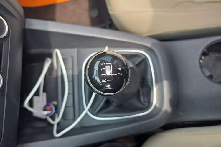 Used Volkswagen Sagitar 2014 Revised Version 1.6L Manual Comfort Edition Gear Lever