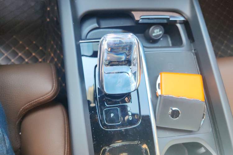 Used Volvo XC60 2025 B5 Four-Wheel Drive Smart & Advanced Luxury Edition Gear Lever