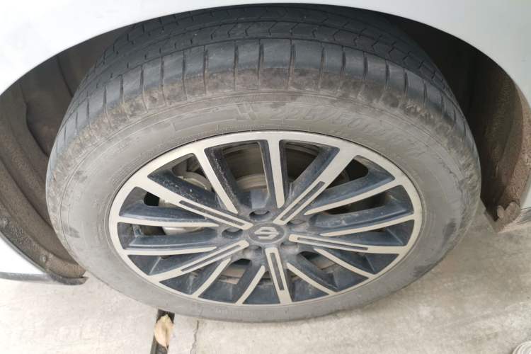 Used Leapmotor B10 2025 510 Joyful Edition Left Front Wheel Hub