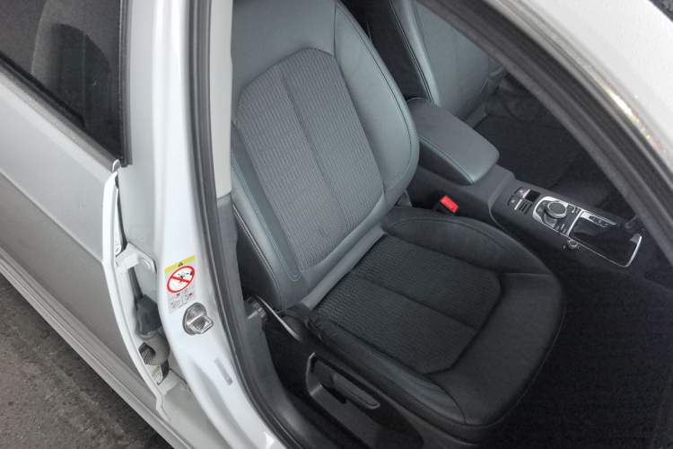 Used Audi A3 2020 Sportback 35 TFSI Fashion Edition China VI Emission Standard Right Front Seat