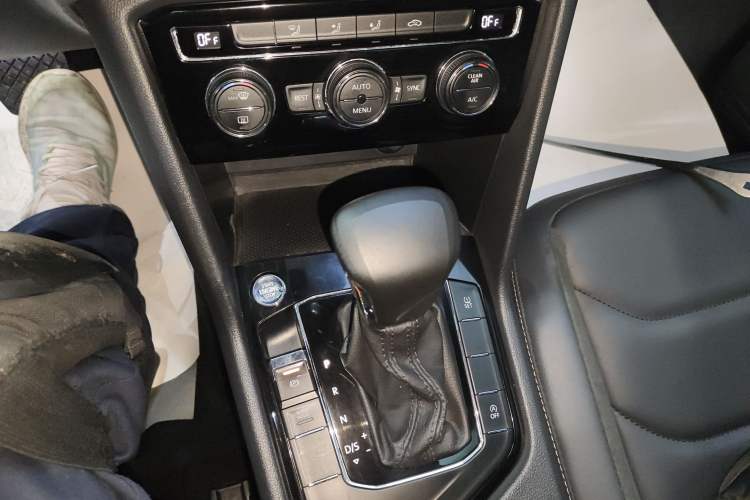 Used Volkswagen Tiguan L 2019 330TSI Automatic Two-Wheel Drive Panoramic Comfort Edition China V Standard