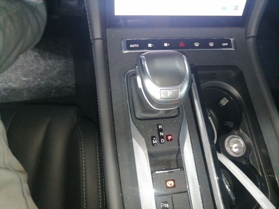 Hongqi H5 2024 2.0T Automatic Smart Connect Flagship Edition - Chinese Trim Xiang — снимка 18