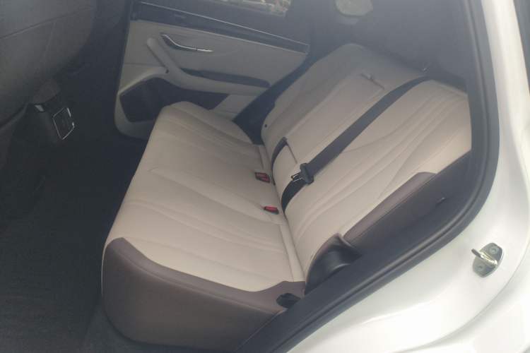 Used BYD Song PLUS New Energy 2024 HONOR Edition DM-i 110km Flagship PLUS
