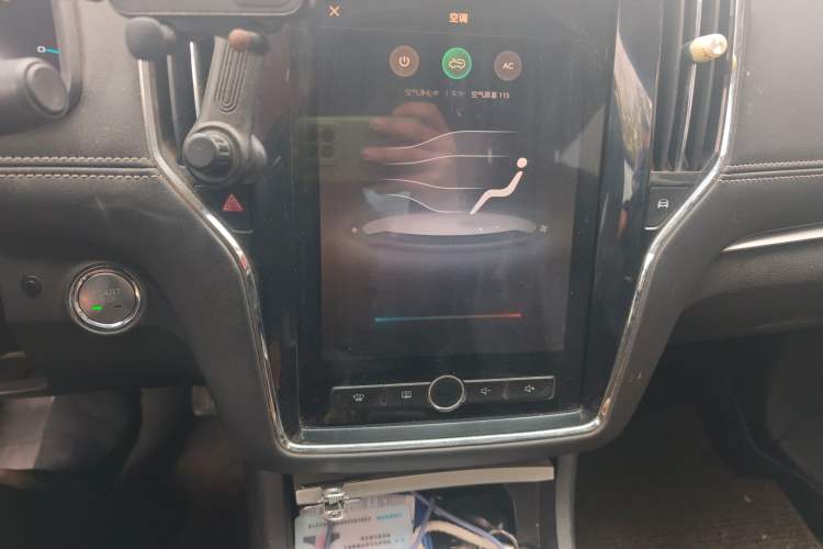 Used Roewe i6 New Energy 2017 45T Hybrid Connect & Smart Enjoyment Edition Audio And AC Panel