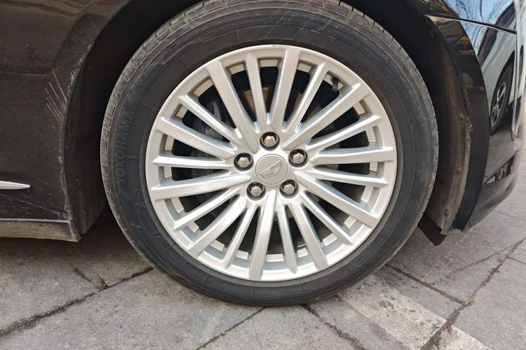 Used Cadillac CT6 2022 28T Luxury Edition Right Front Wheel Hub