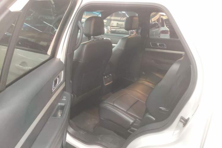 Used Ford Explorer  Interior 4