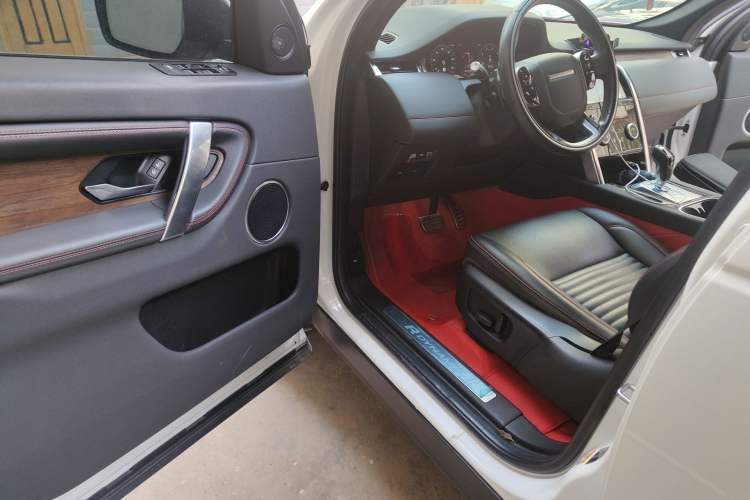 Used Land Rover Discovery Sport 2020 249 PS R-Dynamic Performance Edition Driver Seat