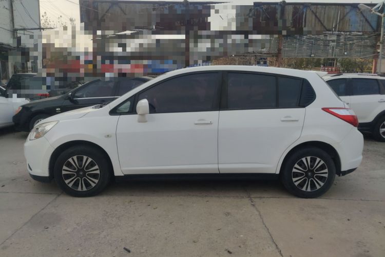 Used Venucia R50 2015 1.6L Automatic Fashion Edition
