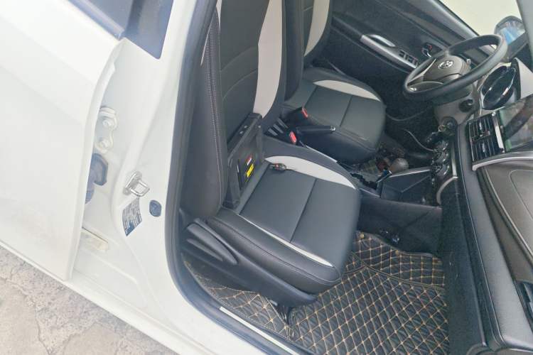 Used Toyota YARiS L Zhi Xuan 2015 1.5E Automatic Charm Edition
