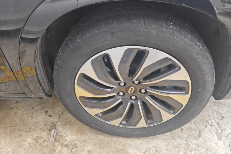 Used Hima AITO M7 2024 1.5T Intelligent Driving 4WD Max Edition 5 Seats Right Front Wheel Hub