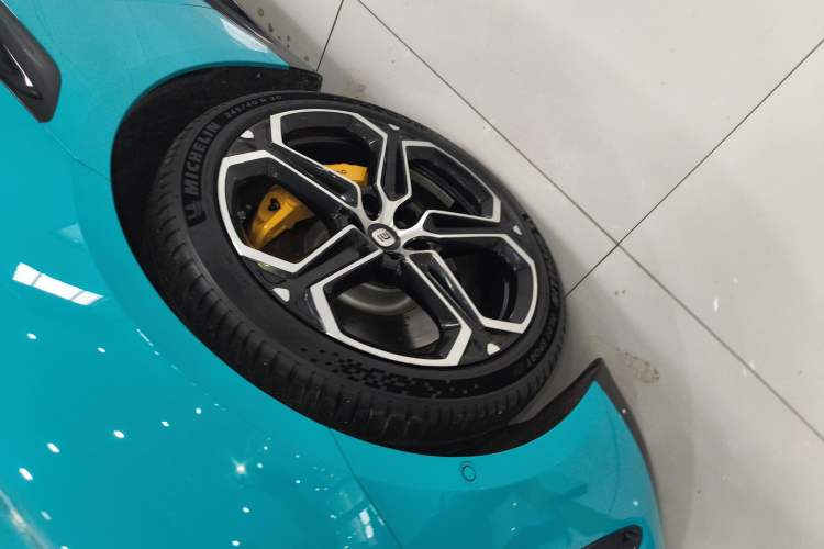 Used Xiaomi Auto SU7 2024 Four-Wheel Drive Ultra-Long Range Advanced Intelligent Driving Max Edition