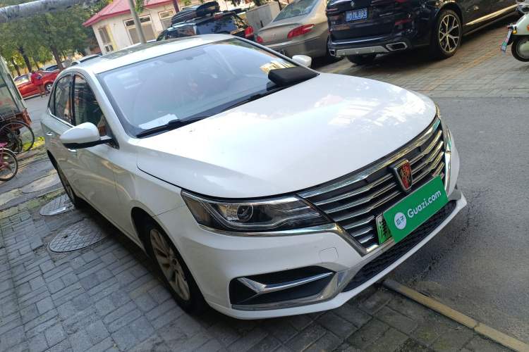 Used Roewe i6 New Energy 2017 45T Hybrid Connect & Smart Enjoyment Edition Front Right 45 Deg