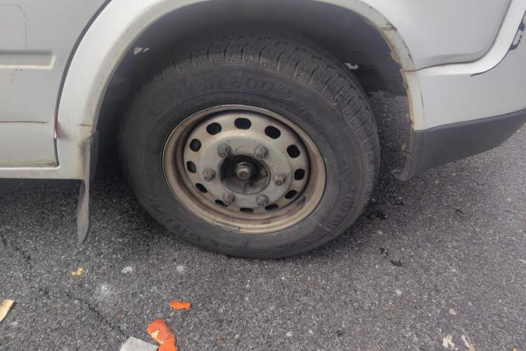 Used JMC Transit 2017 2.8T Commercial Version Short Wheelbase Mid-Roof 6/7/8-Seater JX493 Right Front Wheel Hub