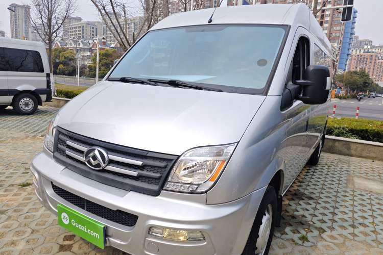 Used SAIC MAXUS Xintu V80 2023 2.0T Manual Classic Aoyuntong Long Wheelbase Mid-Height 6/7/8/9-Seater