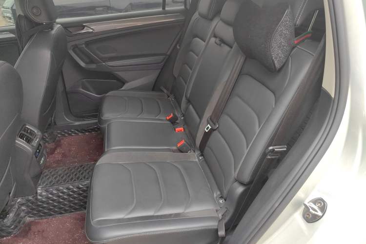 Used Volkswagen Tiguan L 2021 330TSI Automatic Two-Wheel Drive R-Line Enhanced Edition Left Rear Seat