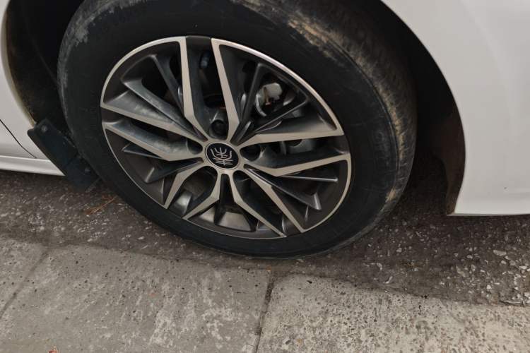 Used BYD Qin PLUS 2021 DM-i 55KM Flagship Model Right Front Wheel Hub