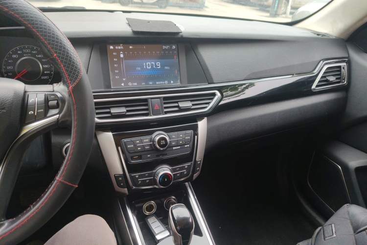 Used Zotye Domy X5 2015 1.5T CVT ZhiXian Model China IV Standard Audio And AC Panel