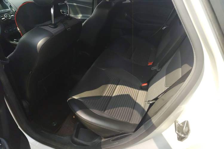 Used Ford Focus 2017 Sedan 1.6L Automatic Fashion Edition Smart Drive Version Left Rear Seat