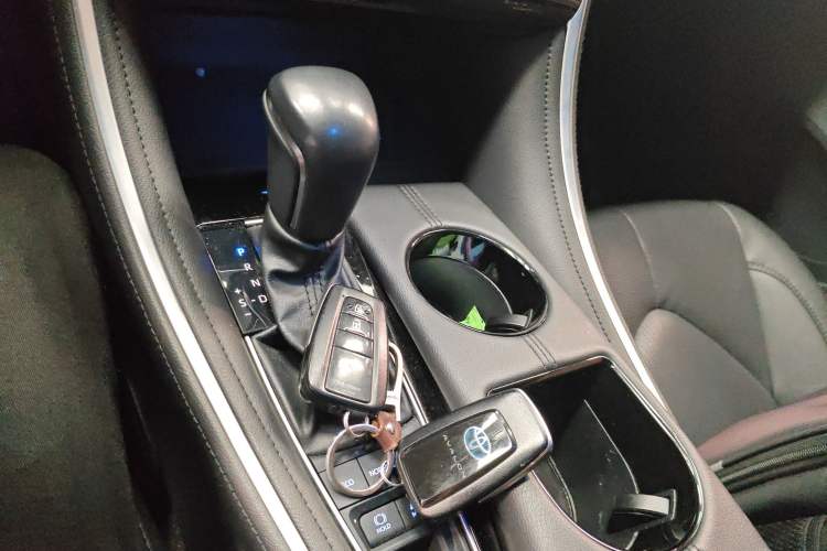 Used Toyota Avalon 2023 Dual-Engine 2.5L Luxury Edition Gear Lever