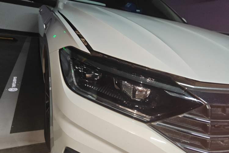 Used Volkswagen Sagitar 2019 280TSI DSG Comfort Version China VI Standard Right Front Headlight