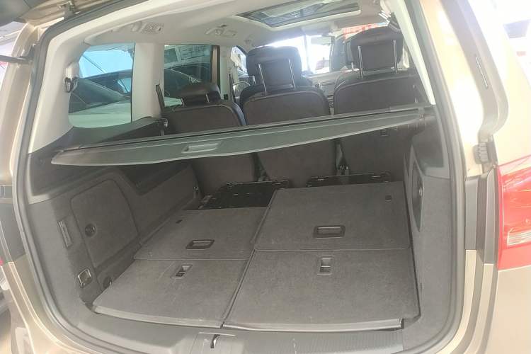 Used Volkswagen Sharan 2014 2.0 TSI Comfort Model
