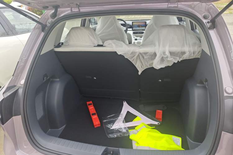 Used Geely Galaxy Geome 2026 Model 410km Carefree Edition Trunk