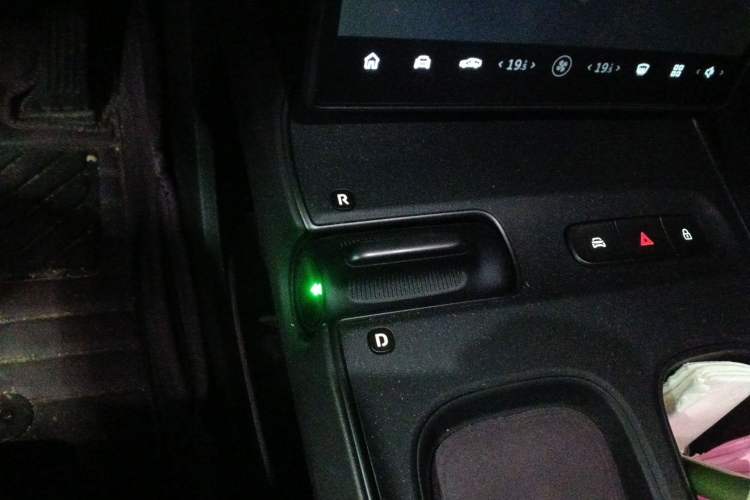 Used Nio ET5 2022 75 kWh Gear Lever