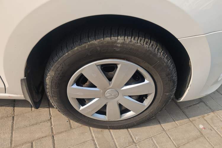 Used Volkswagen Santana 2013 1.6L Manual Fashion Edition Right Front Wheel Hub