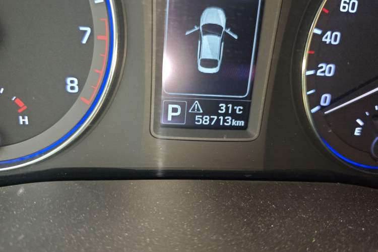 Used Hyundai Mistra 2014 1.8L Automatic Smart GLS Odometer Close Up