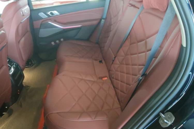 Used BMW X5 2023 xDrive 30Li Luxury M Sport Package
