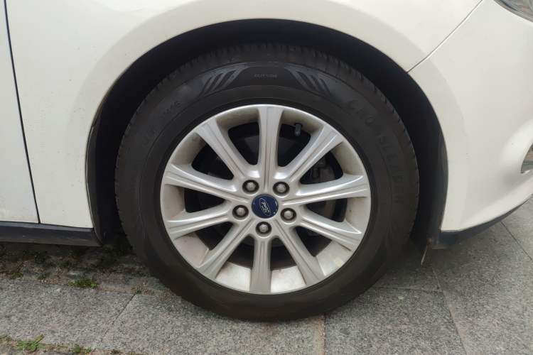 Used Ford Focus 2012 Sedan 1.6L Automatic Prestige Model Right Front Wheel Hub