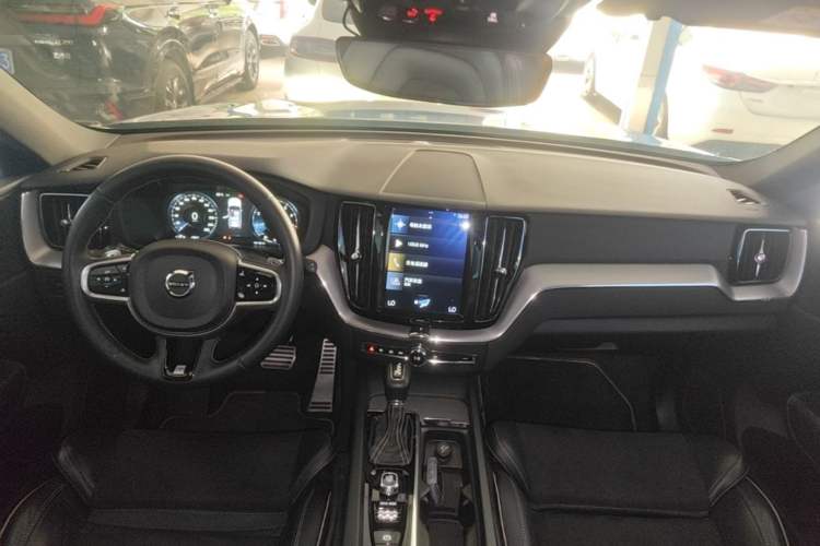 Used Volvo XC60 2018 T5 4x4 Smart & Sporty Edition
