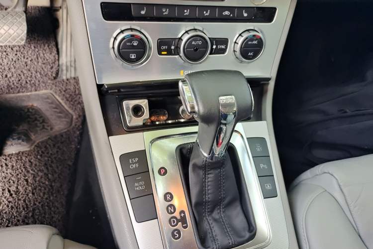 Used Volkswagen Magotan 2011 2.0 TSI DSG Luxury Edition Gear Lever