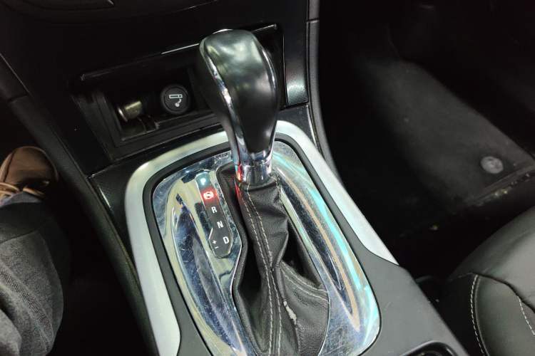 Used Buick Regal 2014 1.6T Fashionable Tech Edition Gear Lever