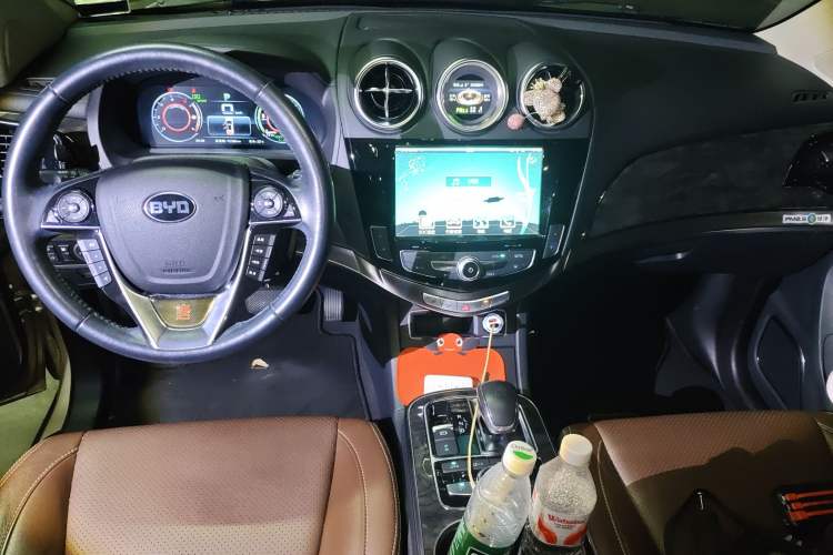 Used BYD Tang New Energy 2015 2.0T Four-Wheel-Drive Flagship Model Center Console