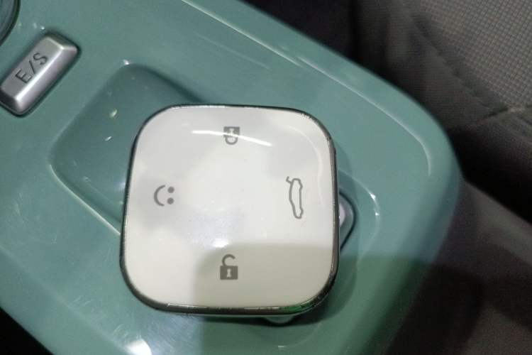 Used CHANGAN NEVO Lumin 2023 205km Xiangqin Version
