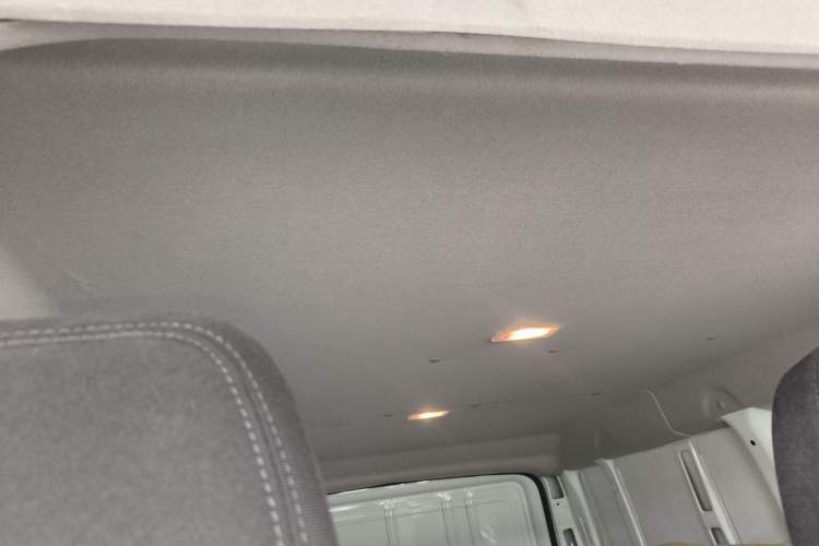 Used JMC Fushun 2022 2.0T Manual Van Short Wheelbase Low Roof 3-Seater Headliner