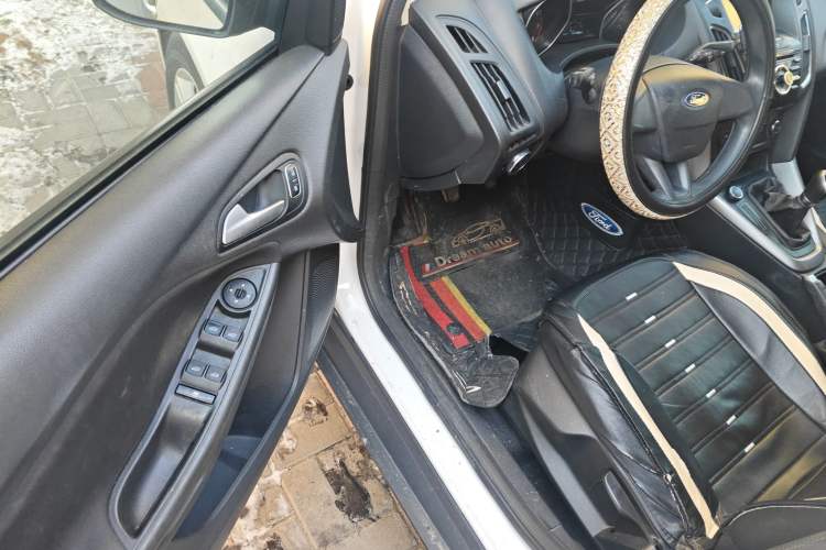 Used Ford Focus 2017 Hatchback 1.6L Manual Comfort Plus SmartDrive Edition Driver Seat