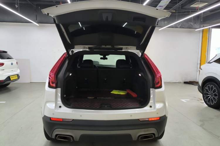 Used Cadillac XT4 2018 28T Two-Wheel Drive Leading Version Trunk