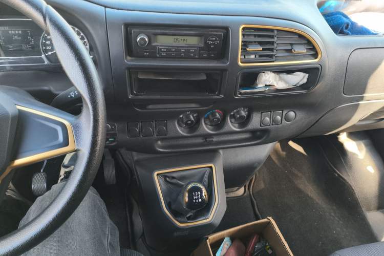 Used JMC Transit 2021 2.8T Space King Standard Version Long Wheelbase Mid-Height Roof Rear Single Tire – Step 6-Seater Diesel China VI Emission Standard JX493
