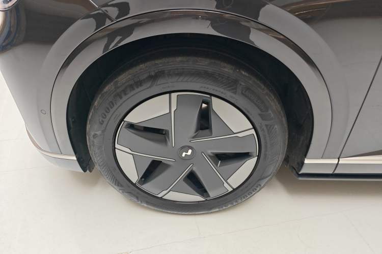 Used ONVO Luxeed L90 2025 Model—Ultra Six-Seater Version
