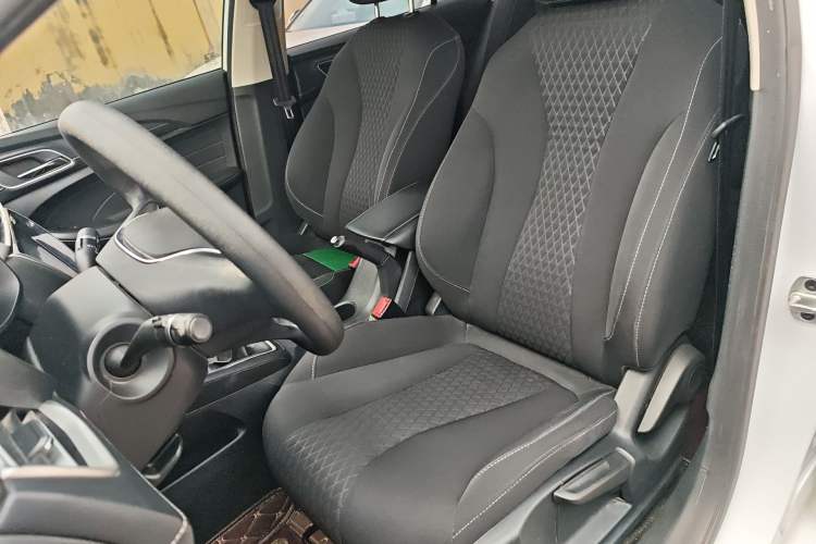 Used Roewe i5 2020 1.5L Manual 4G Connect Luxury Edition
