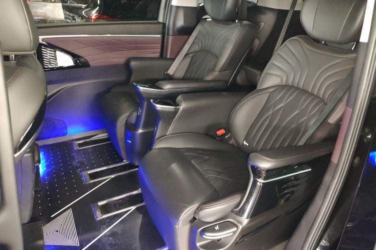 Used GAC Trumpchi M8 2024 Master Series Super Hybrid Edition Left Rear Seat