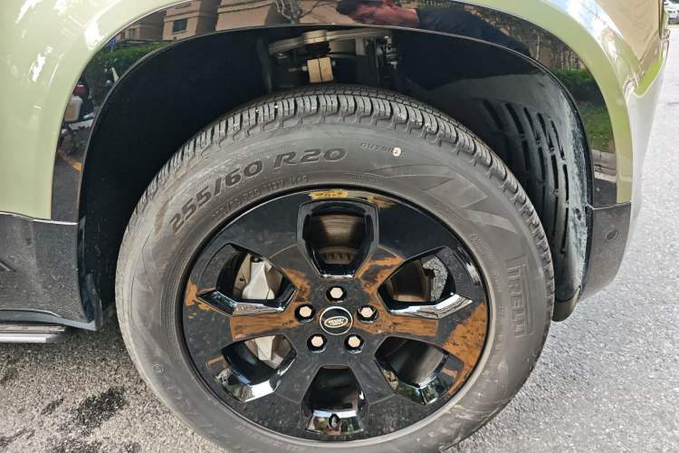 Used Land Rover Defender 2023 Facelift 110 3.0T P400 X-DYNAMIC HSE Right Front Wheel Hub