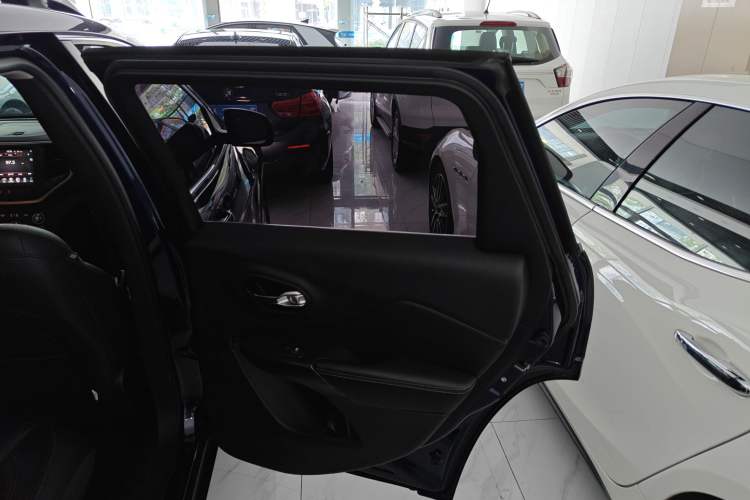 Used Jeep Cherokee 2017 2.4L Leading Smart Edition