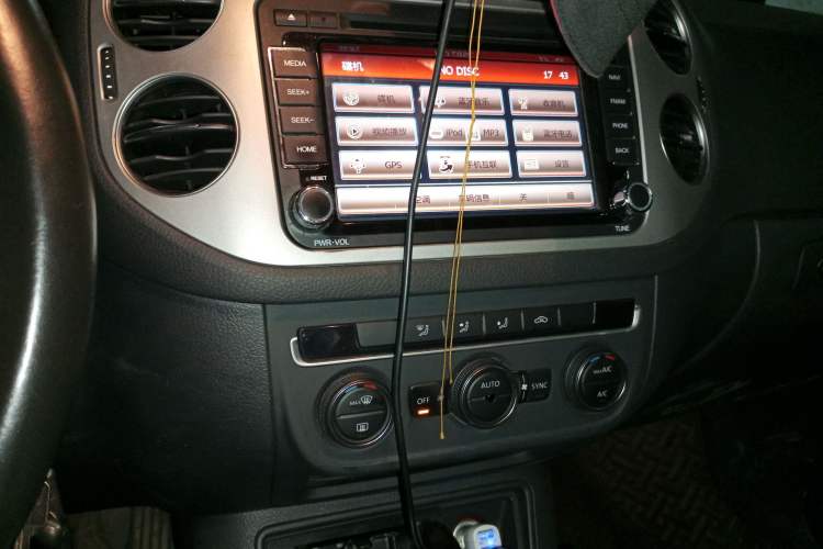 Used Volkswagen Tiguan 2015 1.8TSI Automatic Two-Wheel Drive Comfort Edition Audio And AC Panel