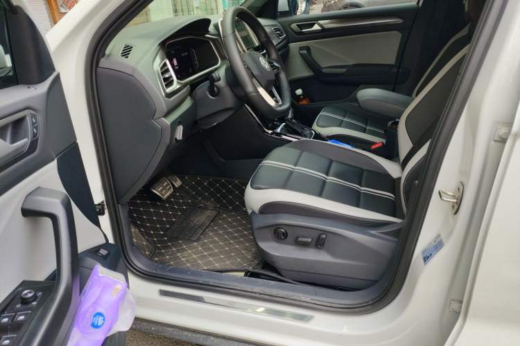 Used Volkswagen T-ROC 2025 Facelifted 300TSI DSG Two-Wheel-Drive Chen Guang Edition Driver Seat