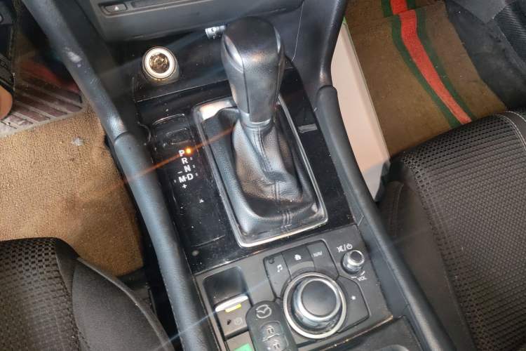Used Mazda 3 Axela 2017 Sedan 1.5L Automatic Luxury Model Emission Standard China V Gear Lever